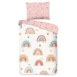 Dekbedovertrek met regenboog en hartjes design.