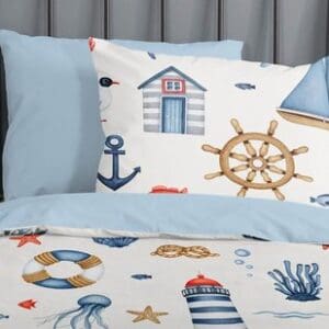 Maritiem beddengoed met zeeprint en nautische symbolen.