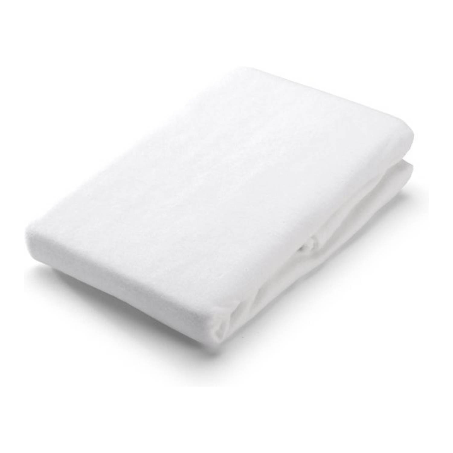 Gevouwen witte handdoek op witte achtergrond