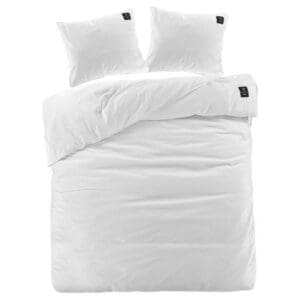 Witte dekbedovertrek met twee kussens